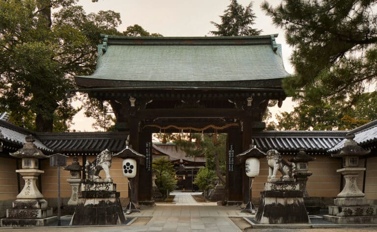 Templet Kyoto, japan Holafly eSIM