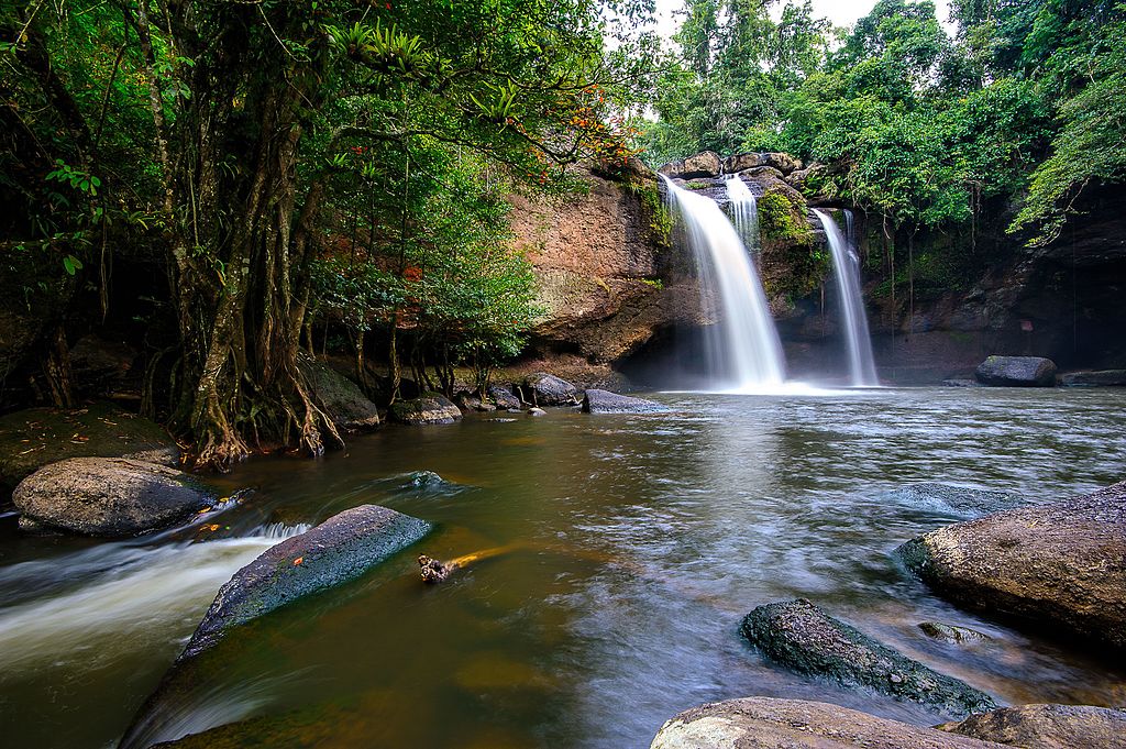 Ein Wasserfall im Khao Yai Nationalpark in Thailand.