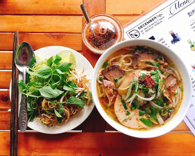 Foto von oben auf die Ramen-Suppe