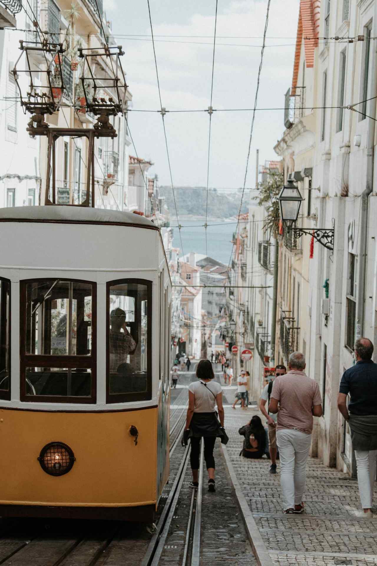 chip para Portugal, Lisboa, tranvía, celular, teléfono, internet, 
