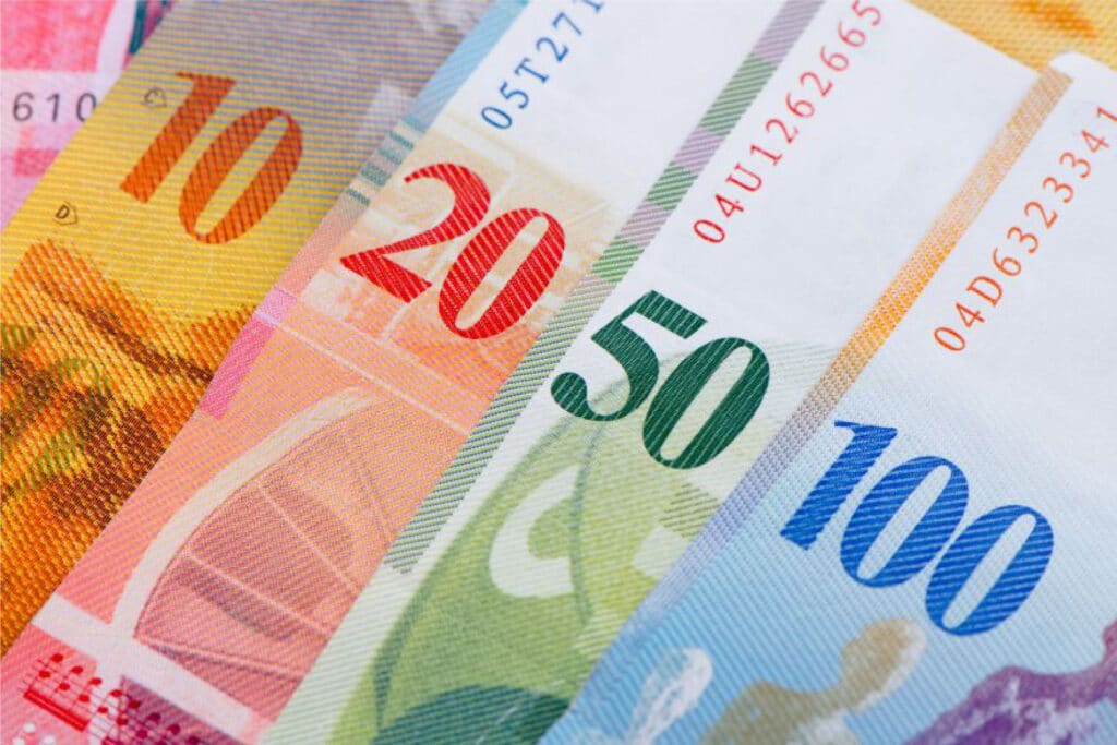 El franco Suizo es la moneda local que debes cambiar antes de viajar