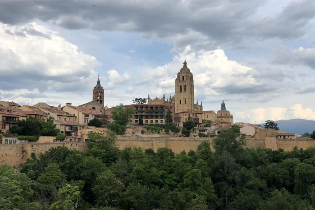 Centro Histórico Segovia en España. Dónde viajar en mayo a Europa