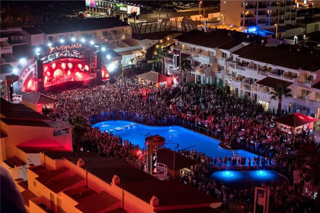 Fiesta nocturna en Ibiza. Mejores destinos para festejar y viajar en junio