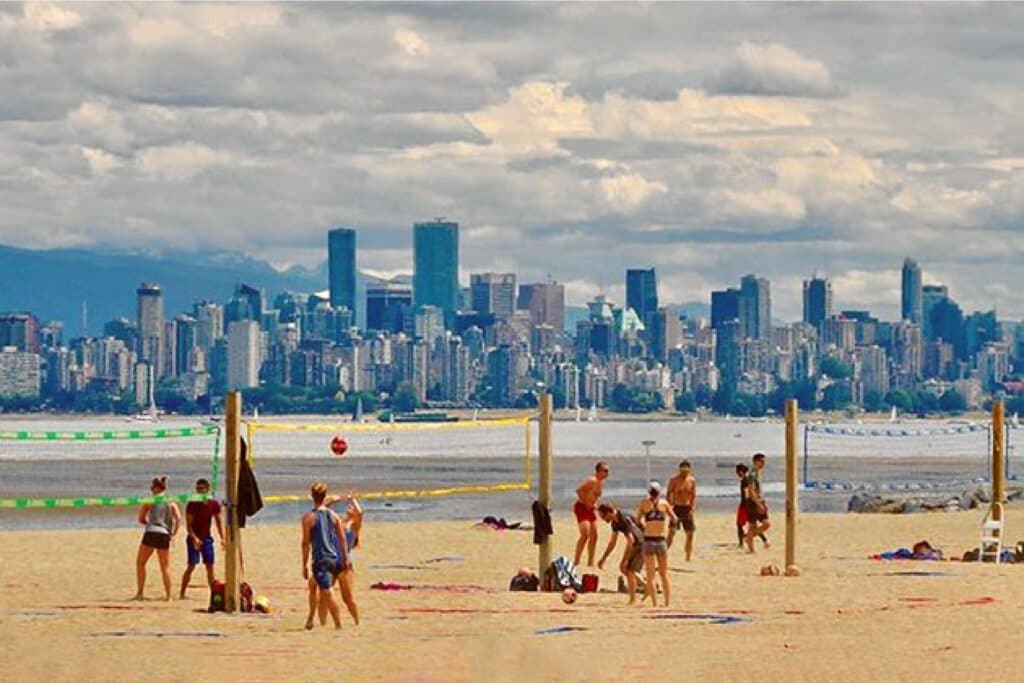 English Bay Beach, destino turístico de Vancouver para viajar en junio