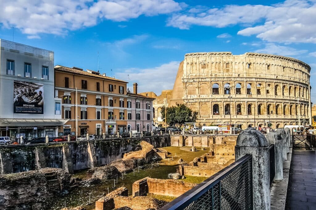 Viaja al Coliseo con tu eSIM para Europa