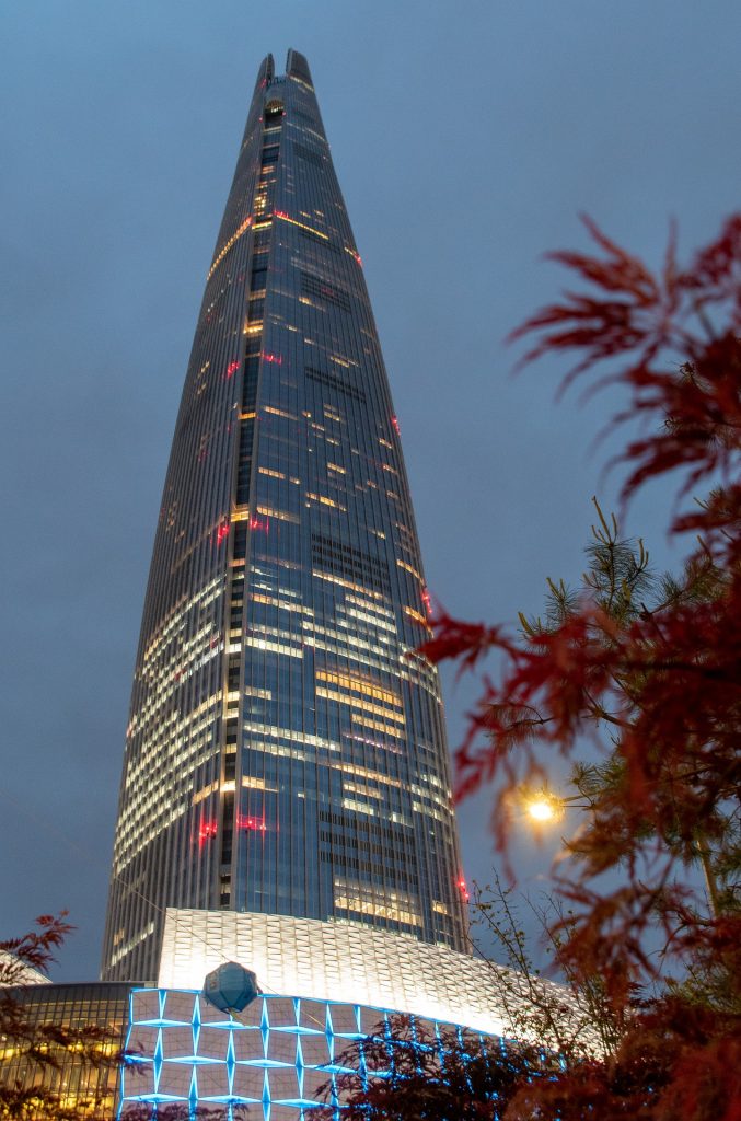 Torre en Seúl, Corea del Sur, país con visa digital para nómadas digitales.