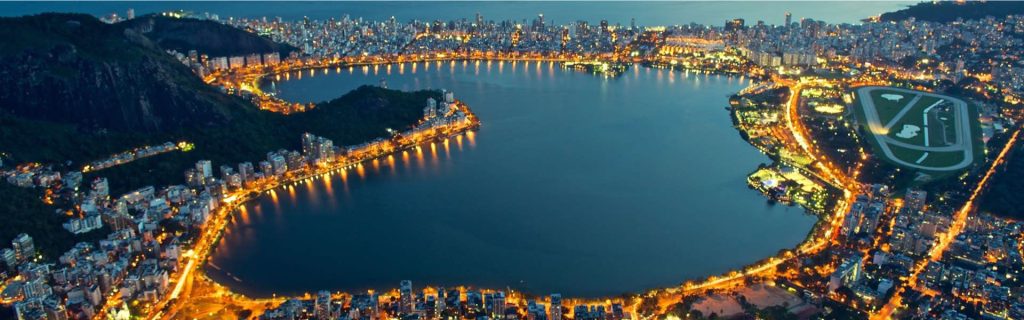 Vista panorámica de la Laguna Rodrigo de Freitas en RJ, Brasil