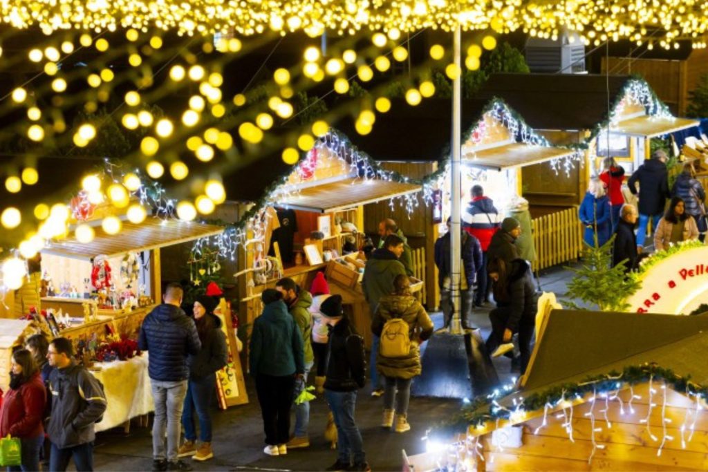 Visitantes mercadillos de Navidad en Andorra