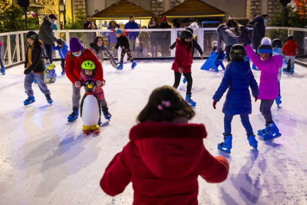 Pista de hielo en Andorra durante la navidad