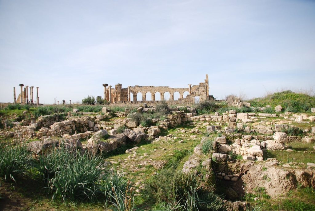 Les ruines antiques de Volubilis près de Meknès au Maroc.