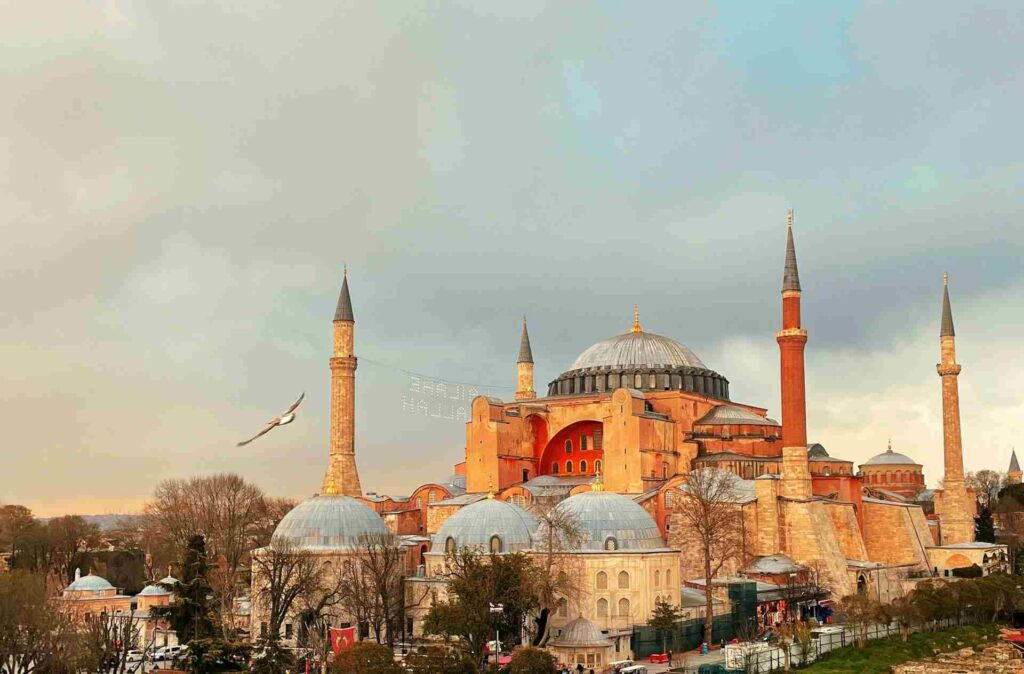 Vista panoramica di un'importante moschea di Istanbul, Turchia