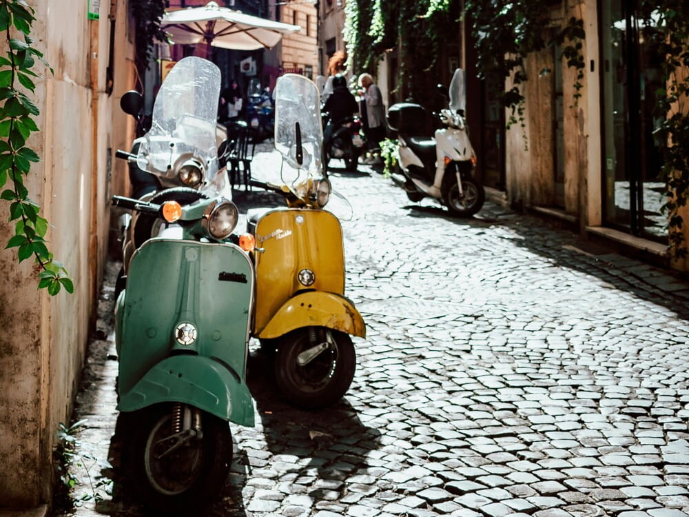 ベスパ　レンタル　ローマ　一周　イタリア　何する　旅行　観光スポット　おすすめ　Holafly 海外eSIM オラフライ