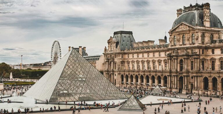 フランス　パリ　ルーブル美術館