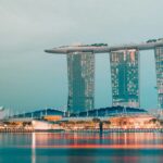 シンガポールのスマホの利用はどうされますか？この記事では、シンガポールeSIMの基本情報、メリットとおすすめのデータ無制限eSIMをご紹介しています。