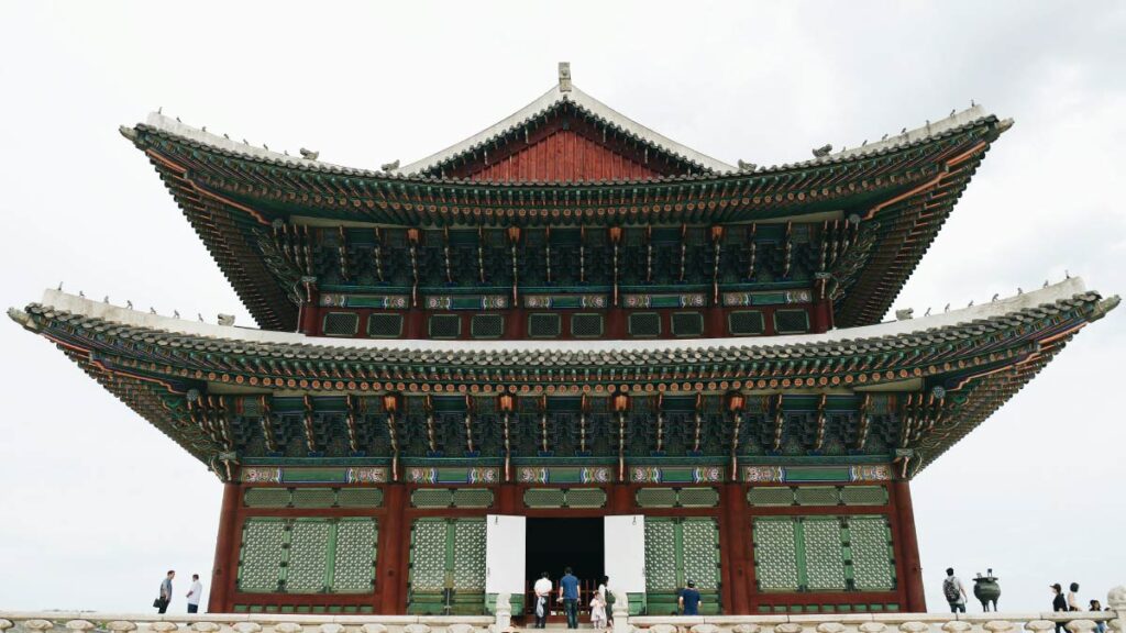 ソウルの景福宮（Gyeongbokgung Palace）の正面を捉えた写真。