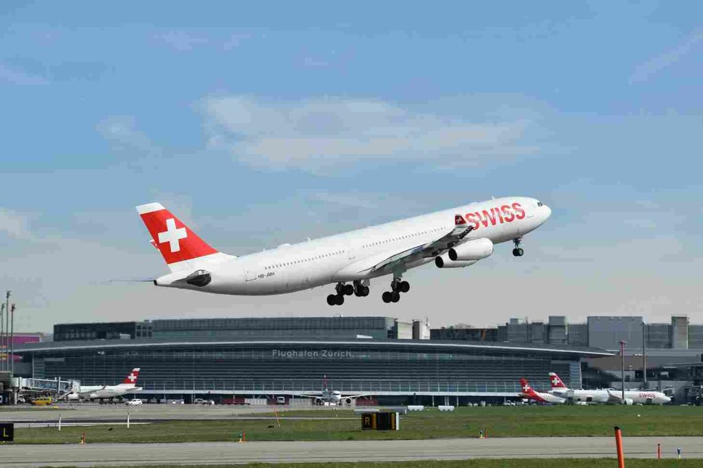 A Swiss Airlines é uma companhia aérea da Suíça.