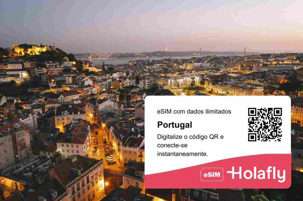 uma imagem de Lisboa, Portugal, à noite com um QR Code da Holafly.