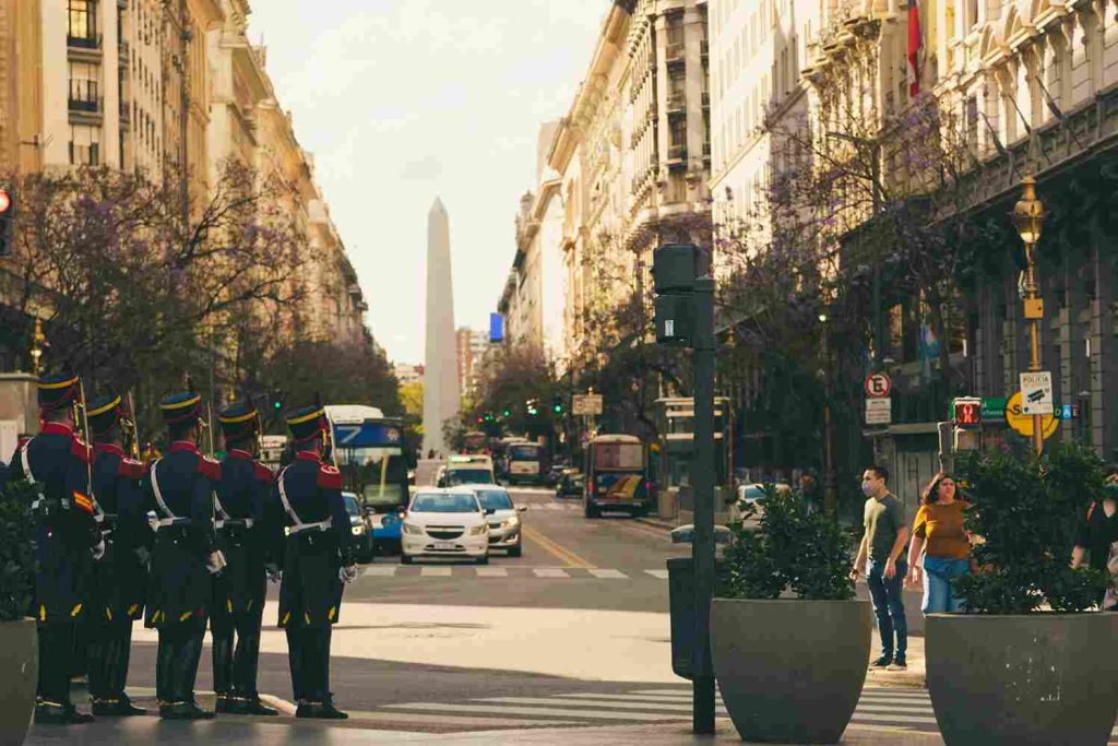 Uma manifestação governamental no centro de Buenos Aires, Argentina.