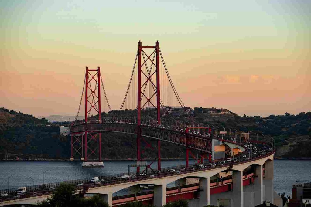 uma ponte em Lisboa, Portugal.