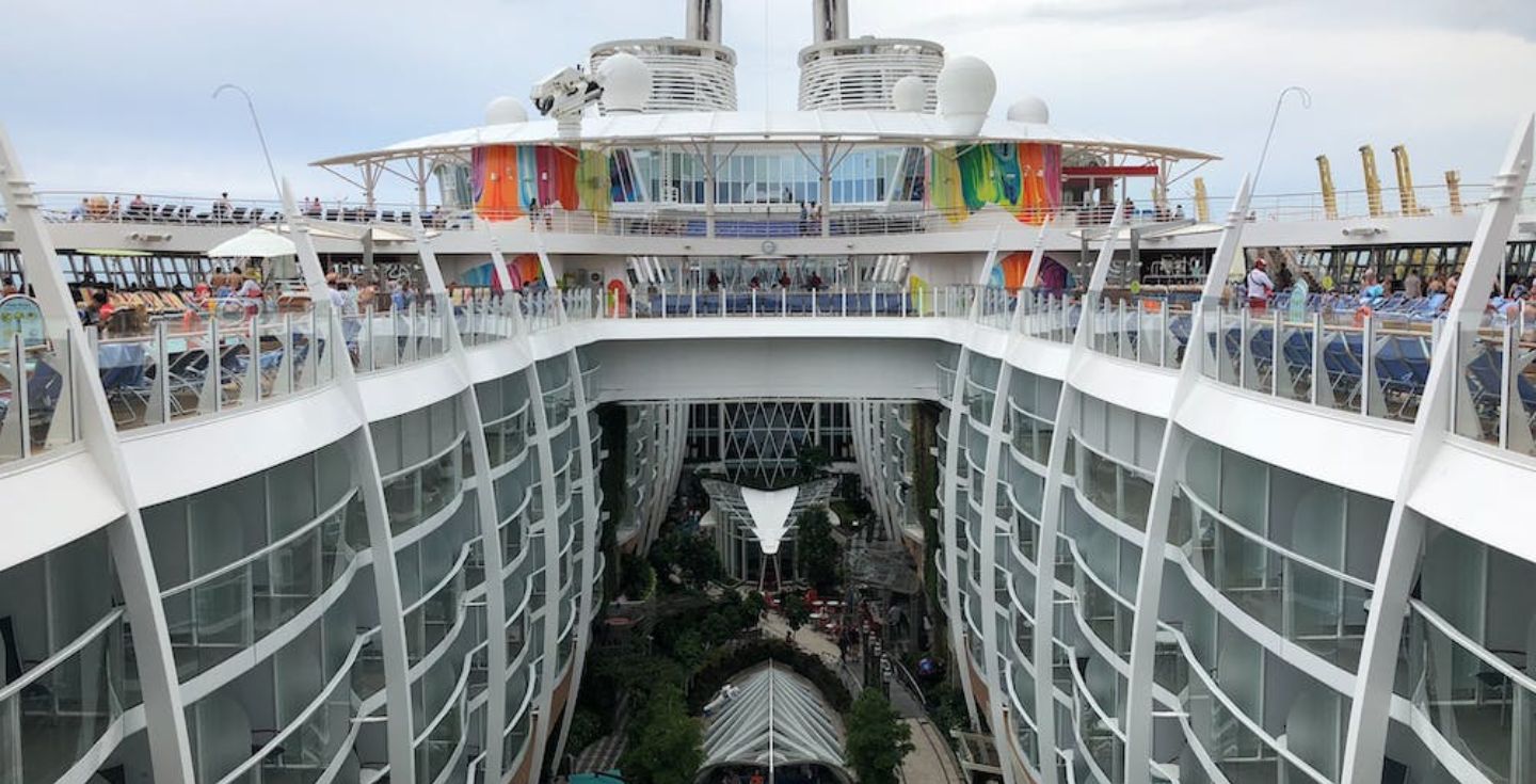 Can you use your phone on a Cruise ship? - Holafly