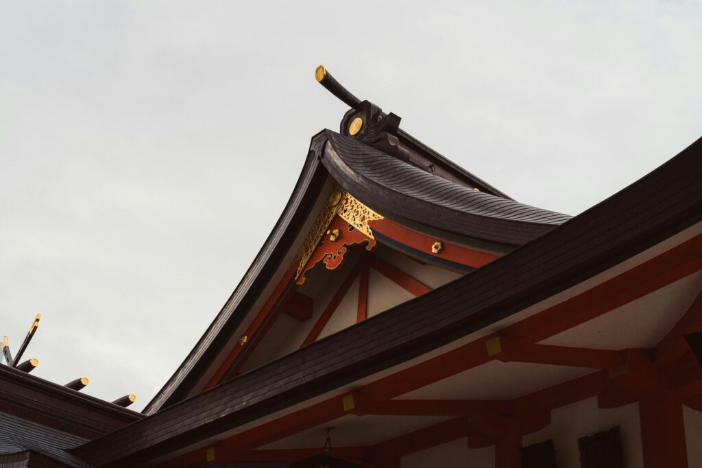 Enjoy the multiple festivals and activities at Hanazono Shrine